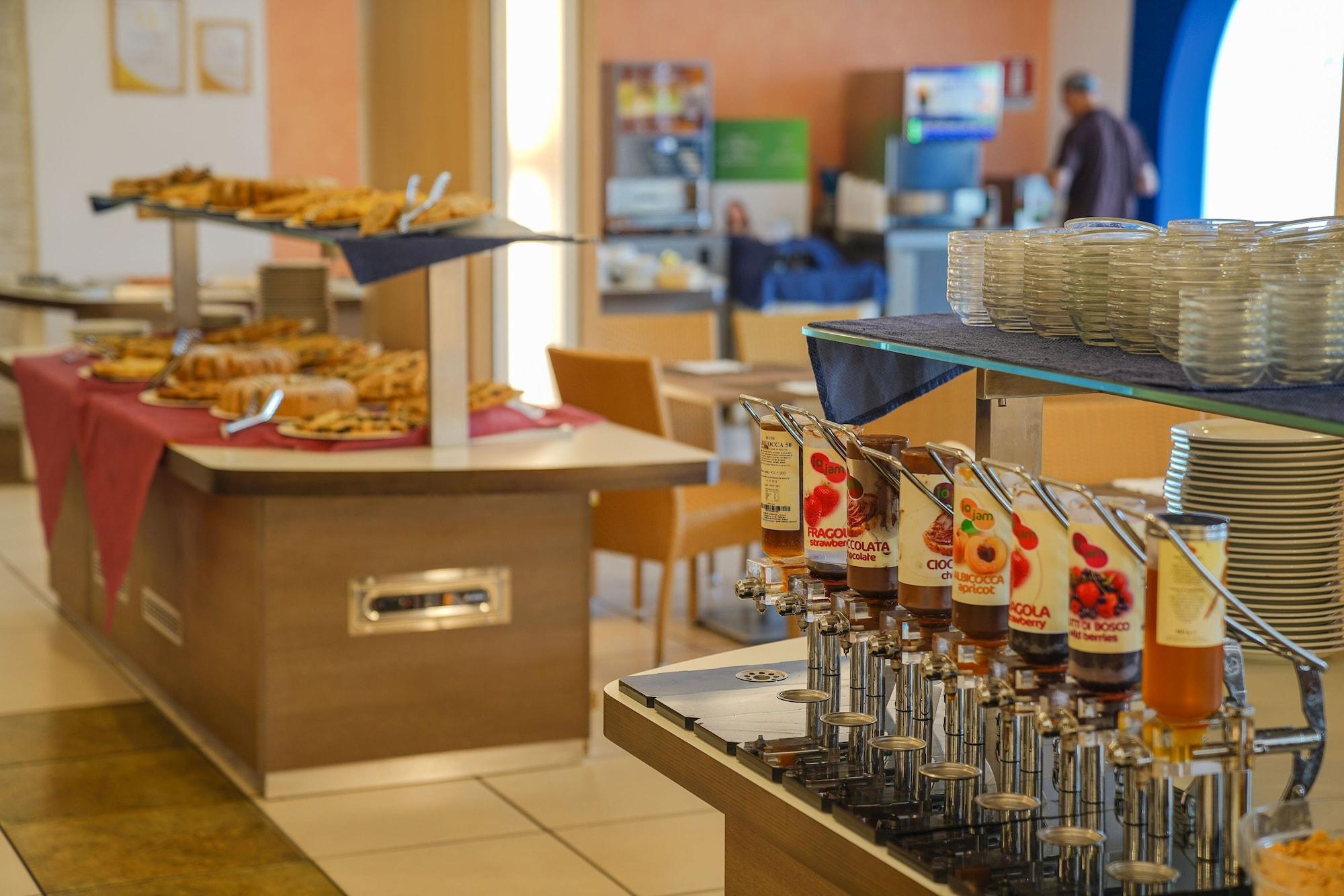 Futura Club Torre Rinalda Hotel Екстериор снимка